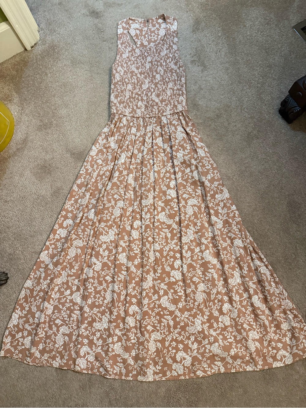 Women’s Matilda Jane Size Small Sleeveless Floral Maxi in light brown and White.